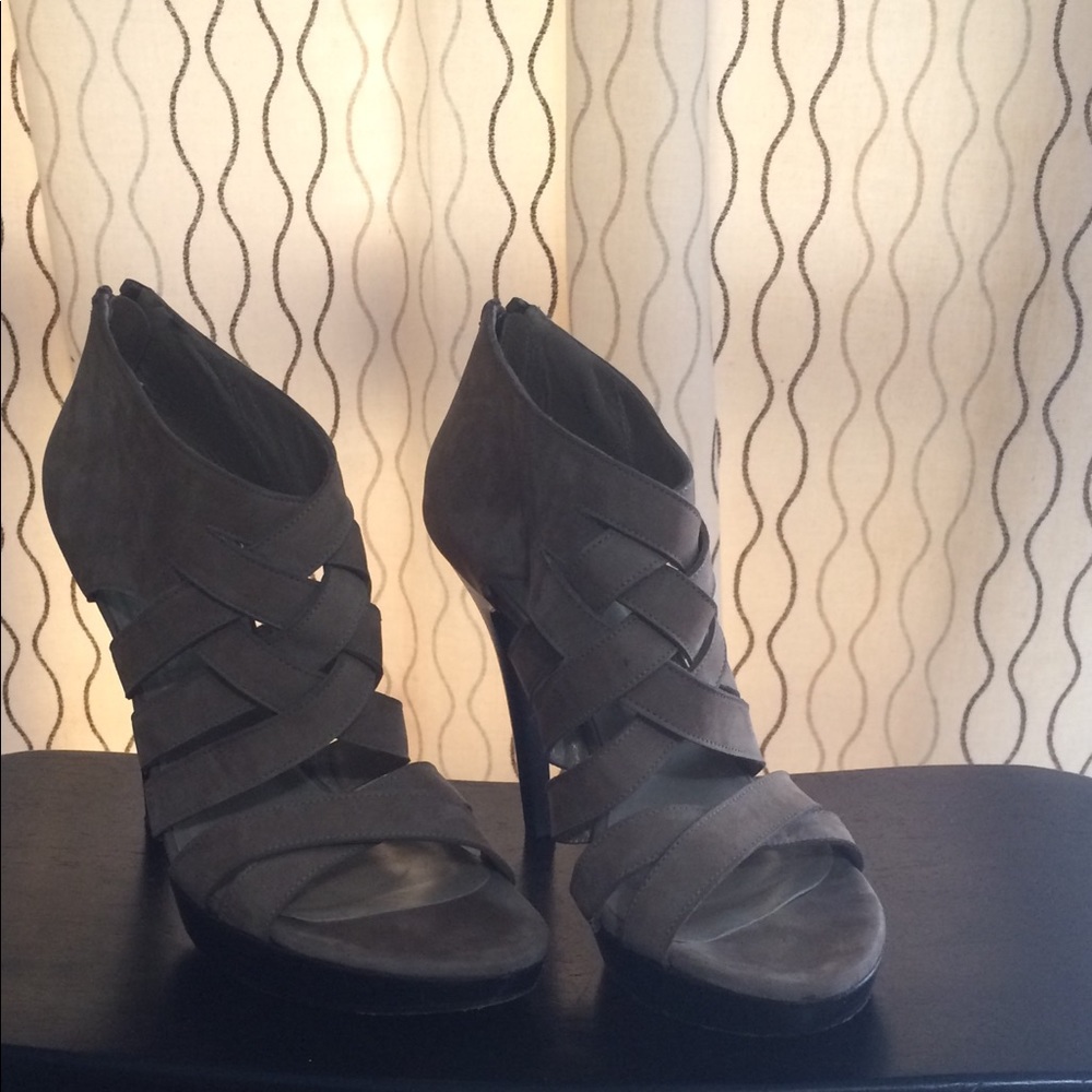 🌹Stuart Weitzman Cut-Out Booties